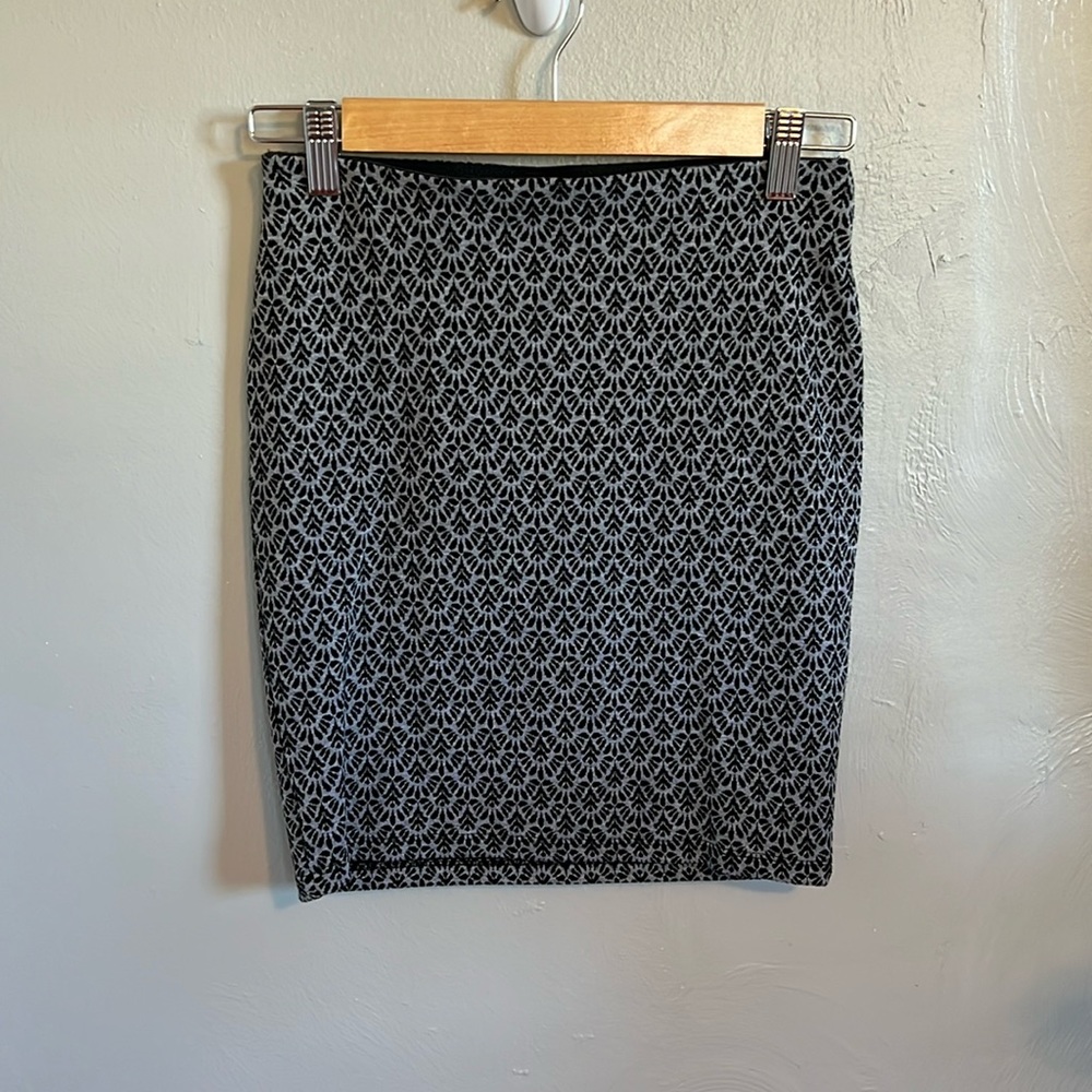 LOFT pull on skirt
